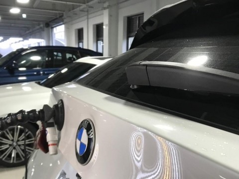 後車箱凹痕修復前